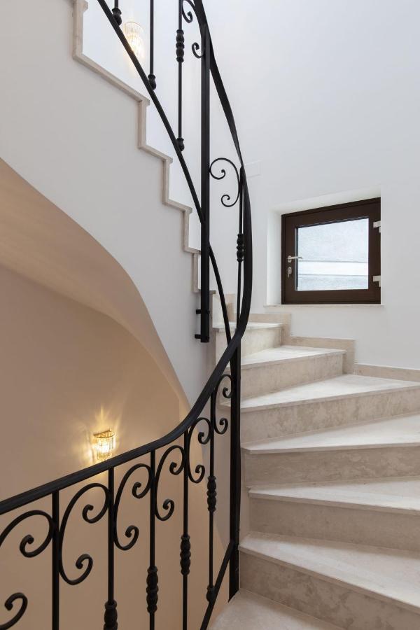 Holt Old Town Luxury Suites Bucareste Exterior foto