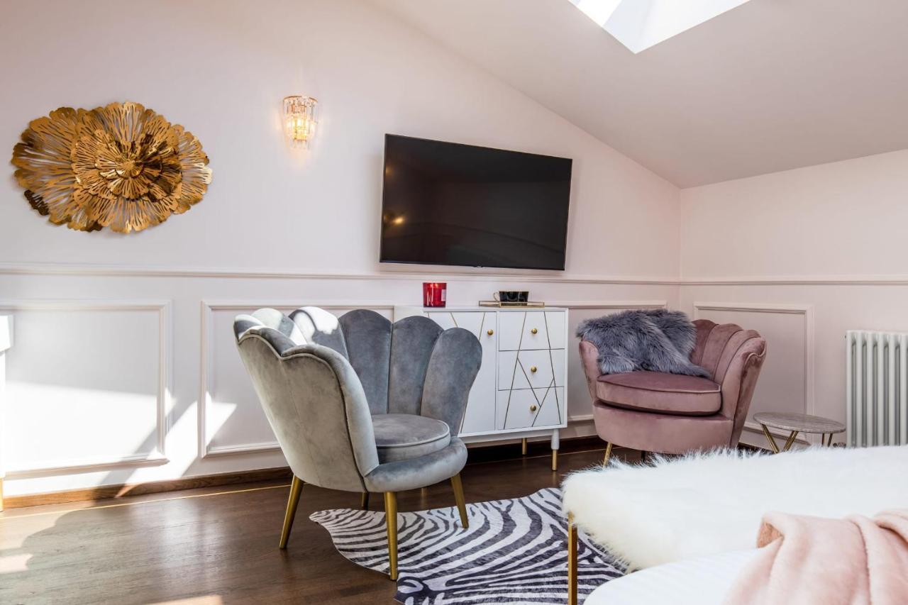 Holt Old Town Luxury Suites Bucareste Exterior foto