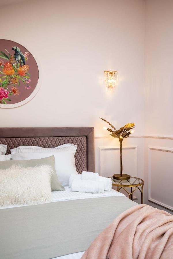 Holt Old Town Luxury Suites Bucareste Exterior foto